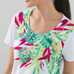 Chico's Zenergy Tropical Palms Top/Tee Size 1 ( M 8/10)